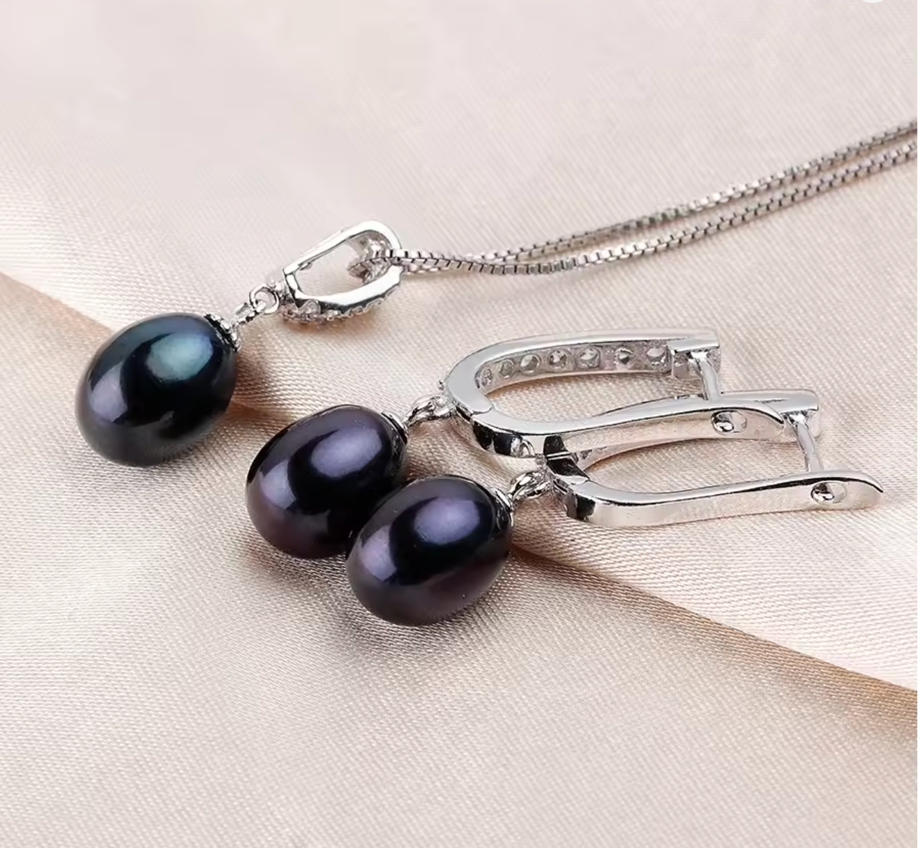 Horseshoe 8–9mm Pearl Earrings & 45cm Pendant Necklace
