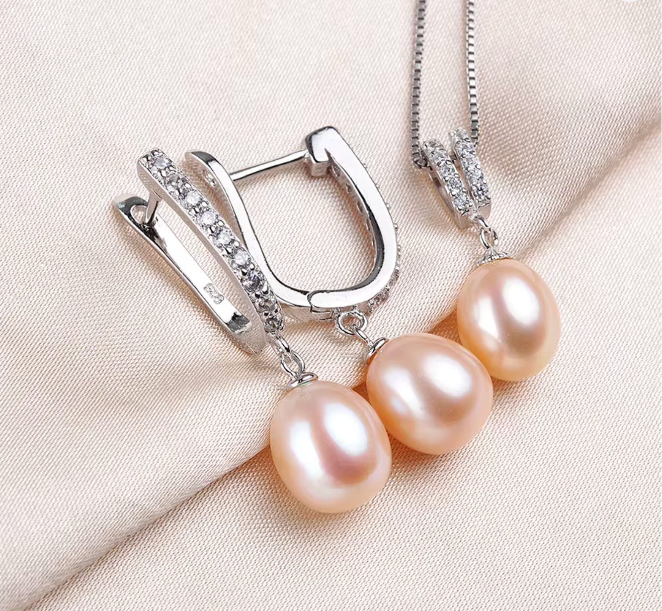 Horseshoe 8–9mm Pearl Earrings & 45cm Pendant Necklace